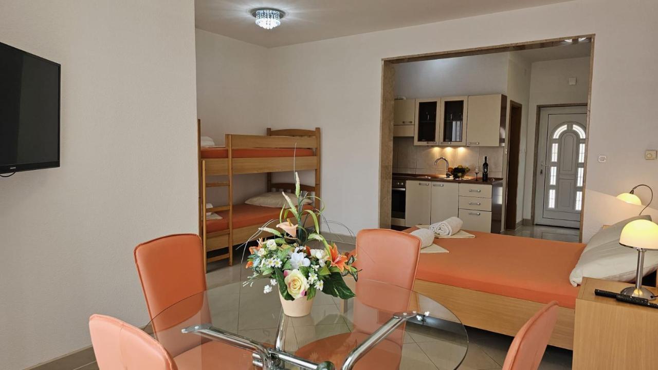 Apartmani Barnjak トロギール エクステリア 写真