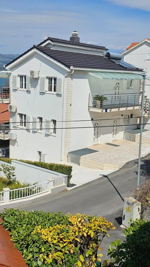 Apartmani Barnjak トロギール エクステリア 写真