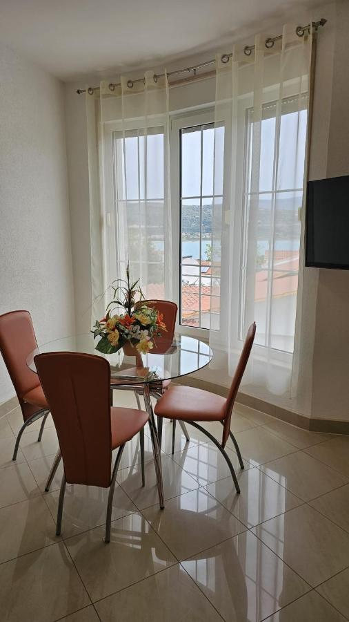 Apartmani Barnjak トロギール エクステリア 写真