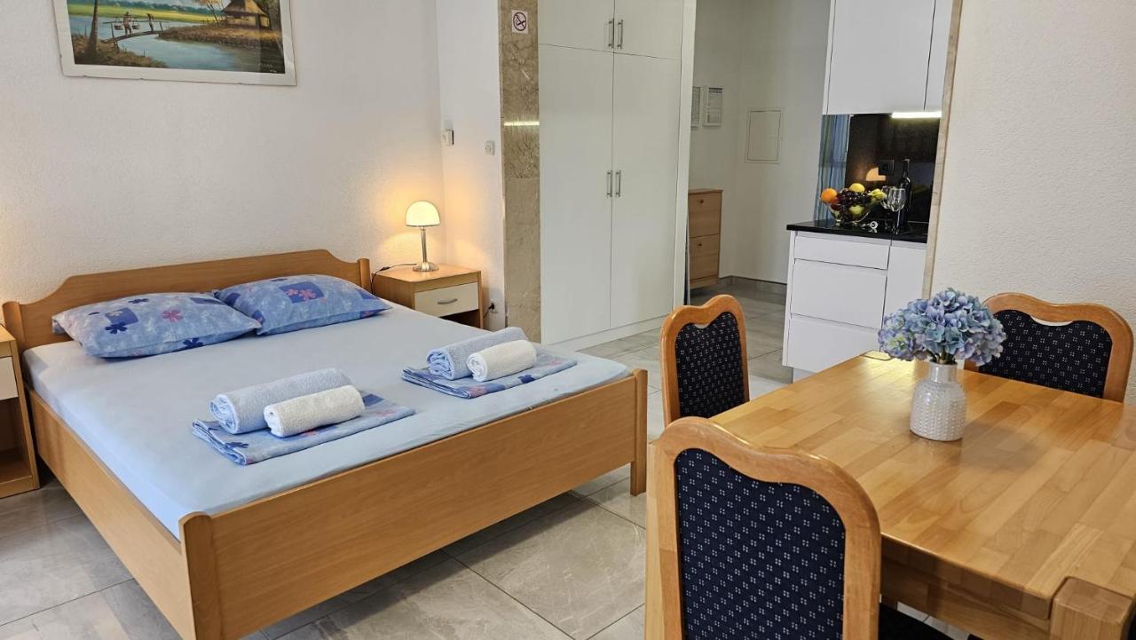 Apartmani Barnjak トロギール エクステリア 写真