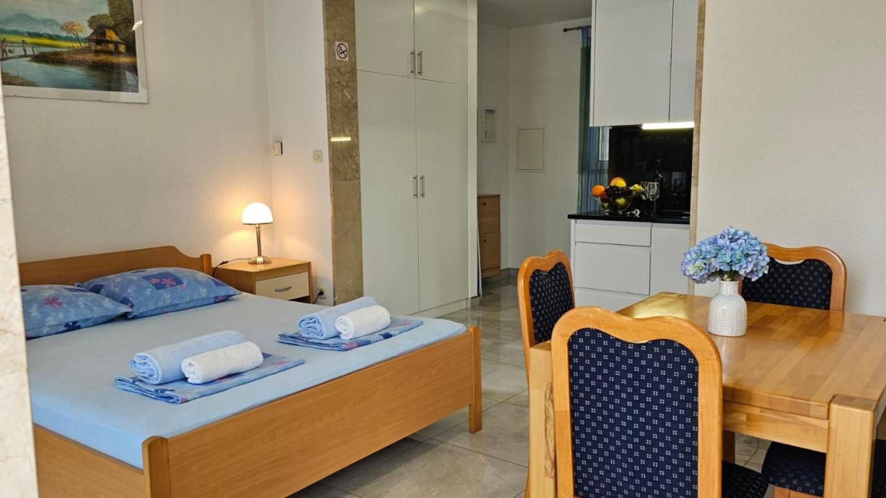 Apartmani Barnjak トロギール エクステリア 写真