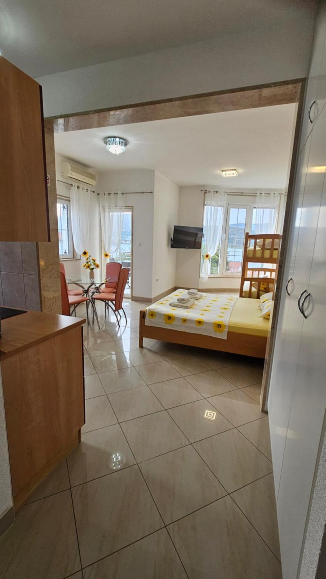 Apartmani Barnjak トロギール エクステリア 写真